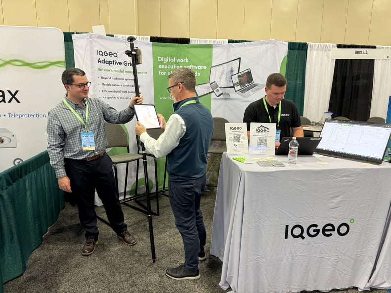 IQGeo-マット-ロバーツ-エイドリアン-マクナルティ-アンドリュー-ザウアーウィン-スタンドアップ-テックアドバンテージ-2024-サンアントニオ-TX-04Mar24