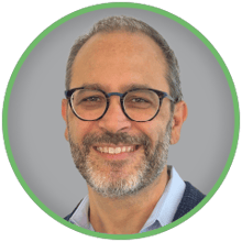 IQGeoプロフィール写真-クリス・シリロ-背景グレー_240x240