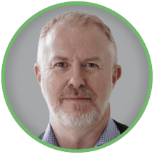 IQGeoプロフィール写真-ジェイ・キャドマン-背景グレー_240x240